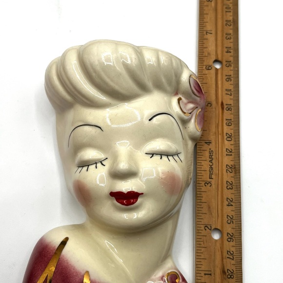 Vintage Glamour Girl Head Vase Wall Pocket / Flower Vase Burgundy ￼ - Picture 10 of 12